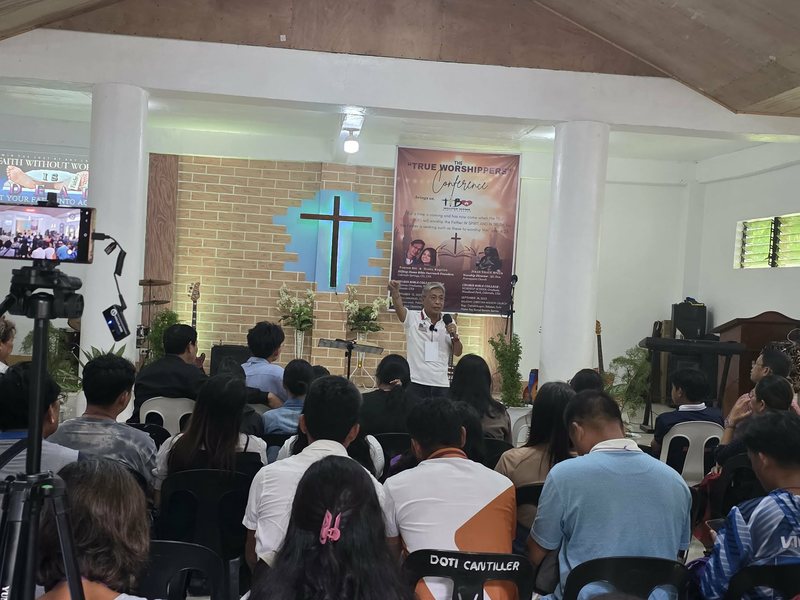 Pastor Ric preaching to a full church at the True Worshippers Conference
